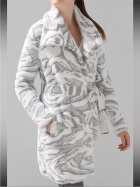 Cozy Plush Wrap Around Jacket- Gray & White Pattern